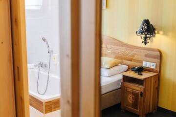 Фото номера Двухместный номер Делюкс с 1 кроватью Отель Hotel Bajka г. Grodziec 3